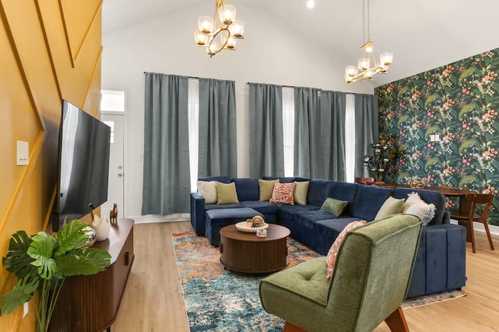 New! Spacious Uptown Hangout - 3 Bed, 3 Bath - New Orleans, LA