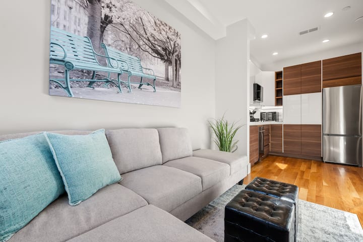 Modern Luxury 2br | King + Queen | Suite 8 - Boston