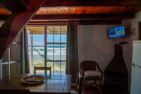 Popular Airbnb listing: Aquamarine, oceanfront house with a stove in Aguas Dulces