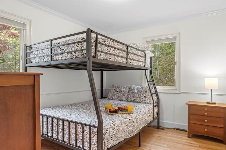 Bunk Room1: Fun bunk beds with views of nature—perfect for the adventurous traveler!