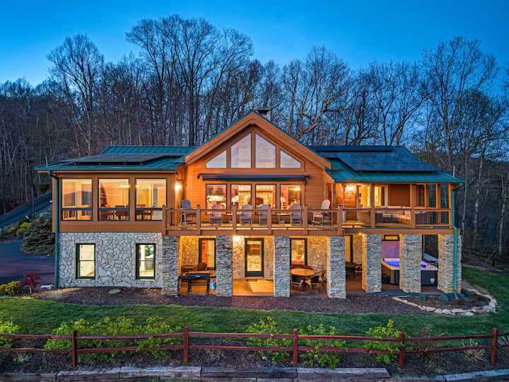 Luxury Hilltop Lodge On 13 Acres, Panoramic Views - Cherokee, NC