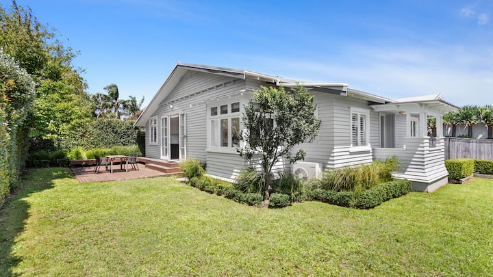 Perfect Mt Eden Bungalow (By Furnished Rentals) - Auckland