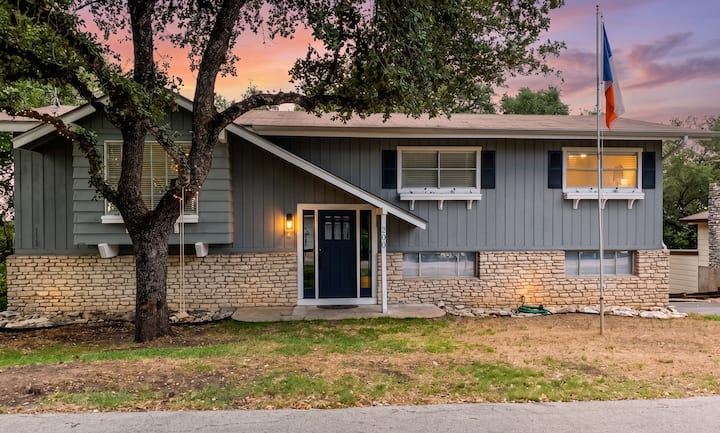 4br Dog Friendly | Balcony | Garage Parking | W/d - Canyon Lake, TX