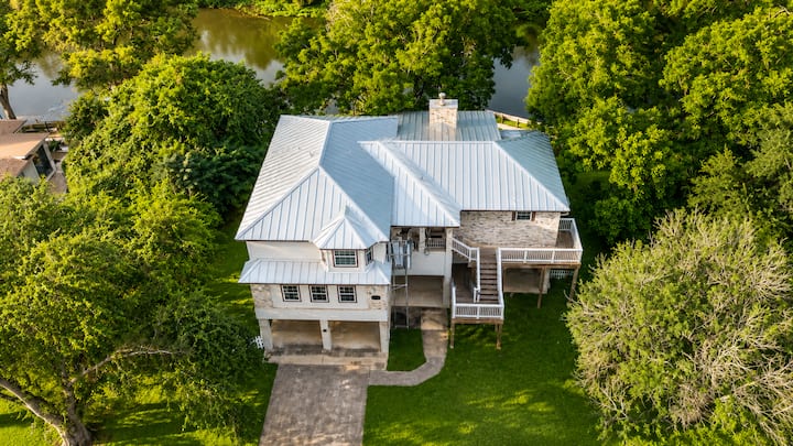 4br Riverfront Retreat | Movie Room | Firepit - Seguin, TX