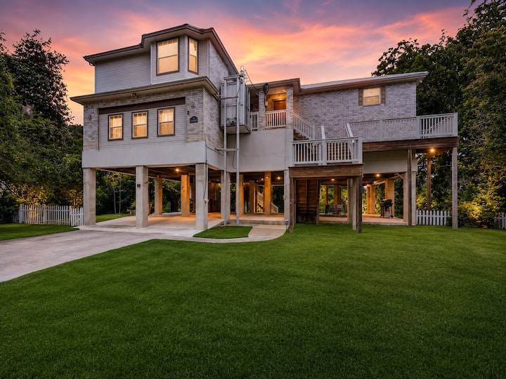 4br Riverfront Retreat | Movie Room | Firepit - Seguin, TX