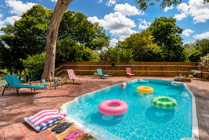 Waterfront 4br With Private Hot Tub & Pool - Seguin, TX