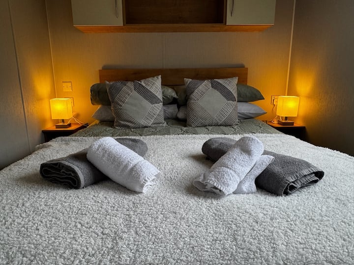 The Lake House - Quiet, Dog Friendly, By The Lake - Windermere