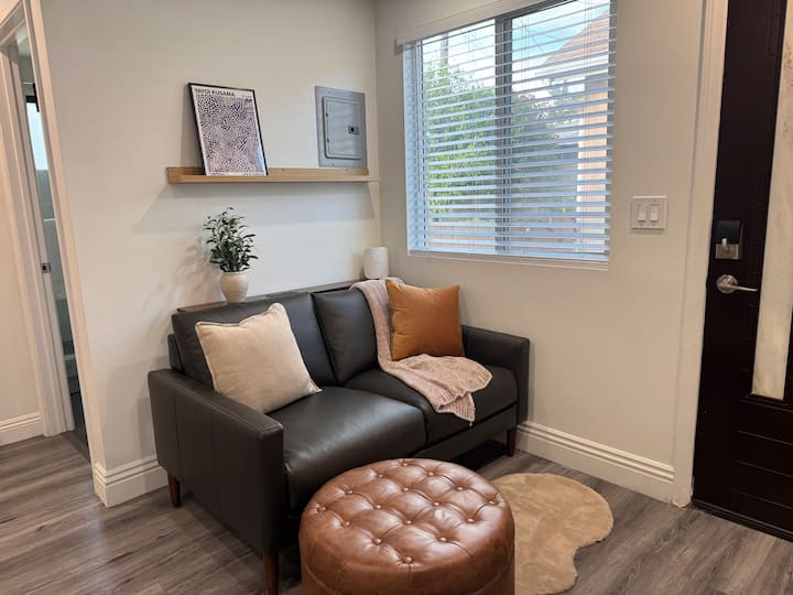 Modern 1 Bed/1 Bath Guesthouse W/ Private Patio - Norwalk, CA