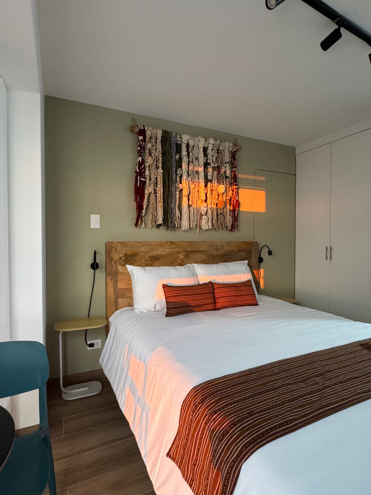 Mirna i funkcionalna spavaća soba