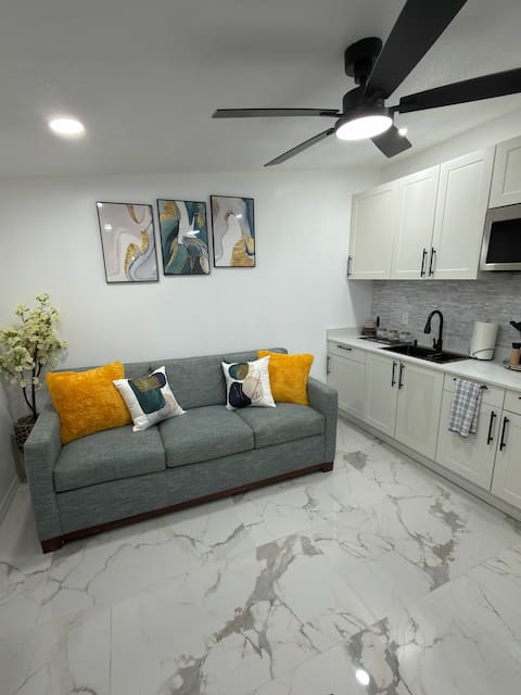Popular Airbnb listing: Guest Home-Orlando Airport and Disney-Free Parking in Meadow Woods