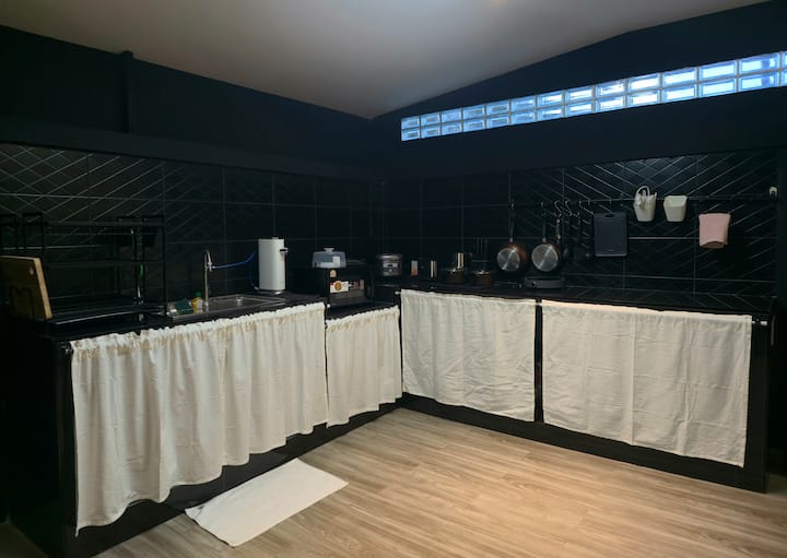 Modern White House 3br 6 Guests | Kaset-nawamin - Bangkok
