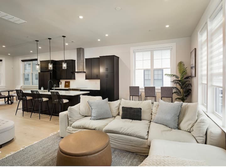 Luxury Living In Upscale Town Center - Malvern, PA