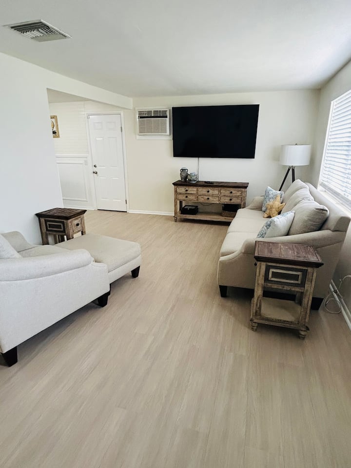 Relax & Recharge Getaway Minutes From Howard Park - Holiday, FL