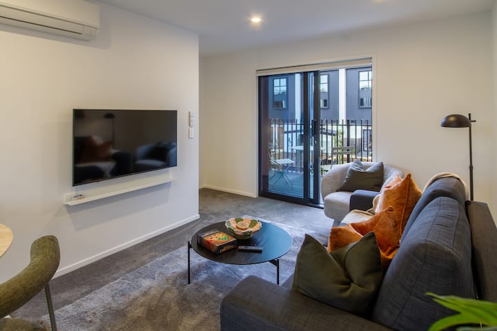 50" Smart TV ili uweze kuingia kwa urahisi kwenye tovuti zako za utiririshaji kama vile Netflix na Disney+