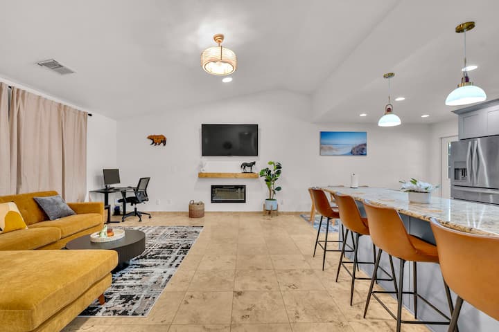 Modern 3br Pool Home W/ Ev Charger-bbq-firepit - Fresno, CA