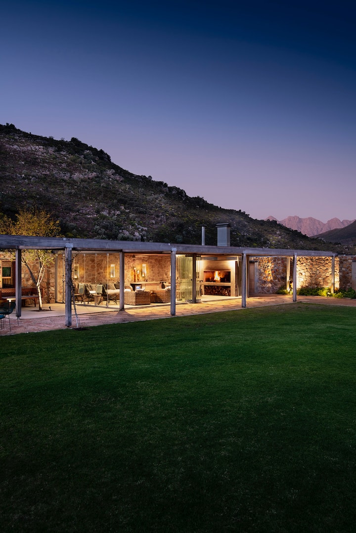 Luxury Mountain Villa. Heated Pool, River & Trails - Wolseley