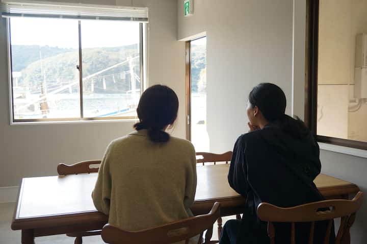 海まで5秒｜漁村の暮らしに触れるゲストハウス｜シングルツイン｜シービュー - 対馬市