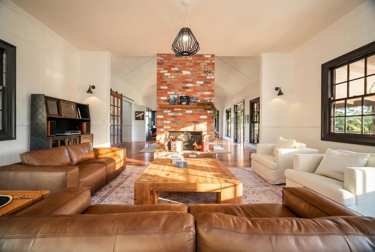 Charming Queenslander on 5 Acres & Lakeview — photo via the host's Airbnb listing