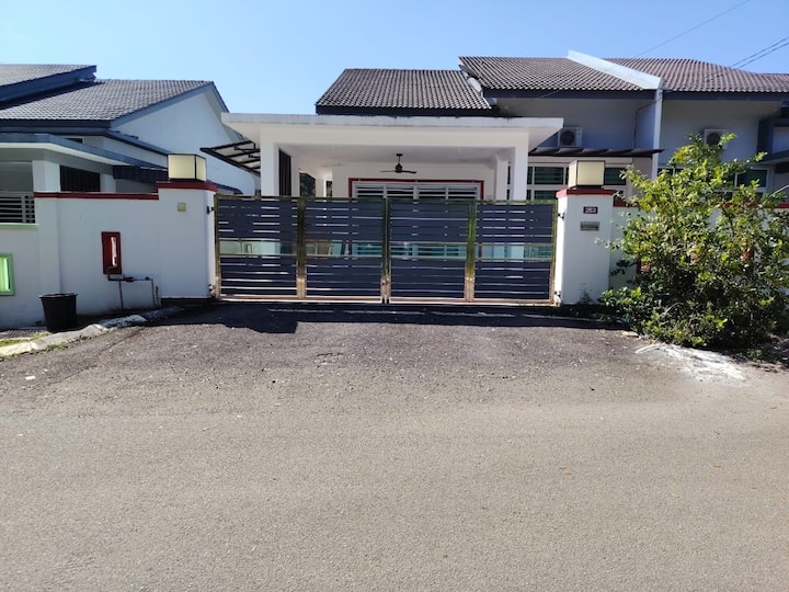Homestay For Short-term Rental Kuala Kangsar - Kuala Kangsar