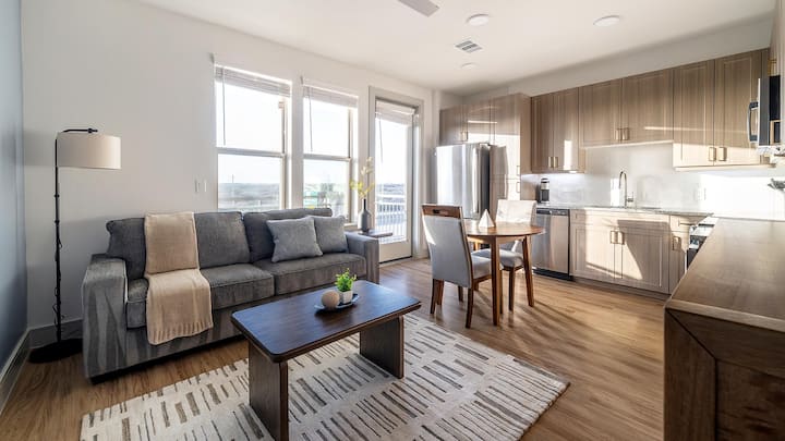 Landing | Beautiful 1bd, Pool, Clubhouse - Austin