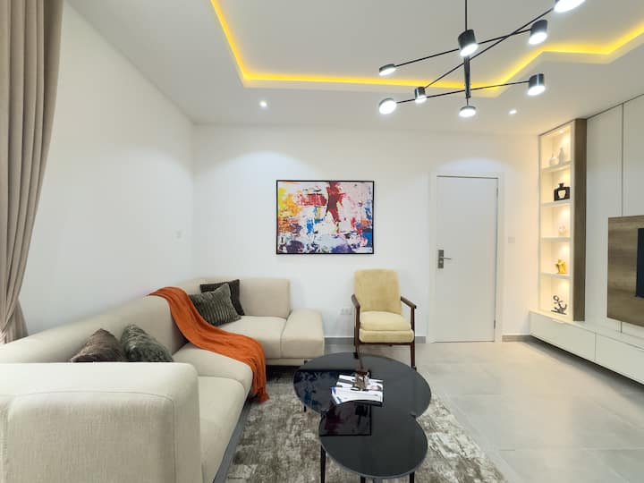 Lovely 1bed In A Serene & Secured Estate + Pool - Lagos