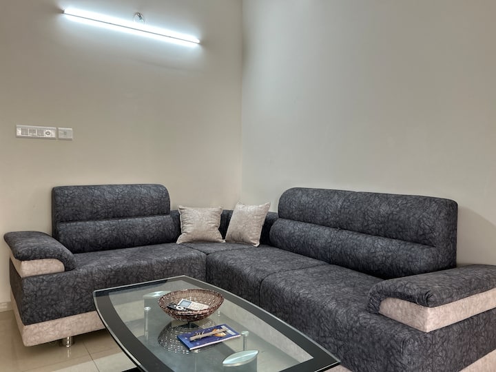 2bhk Flat Gift City | Pool · Parking · Family Stay - Gandhinagar