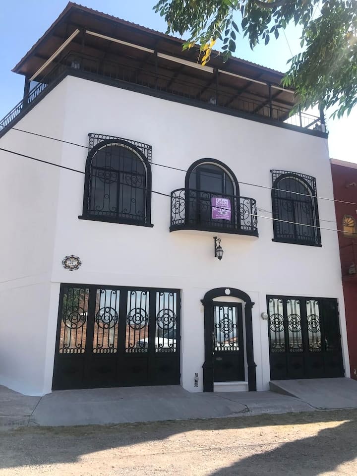 Amplia Casa Con Terraza, Billar, Futbolito, Asador - San Miguel de Allende