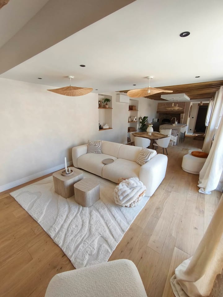La Nuit - Suite De Charme Avec Jacuzzi Intérieur. - Auxerre