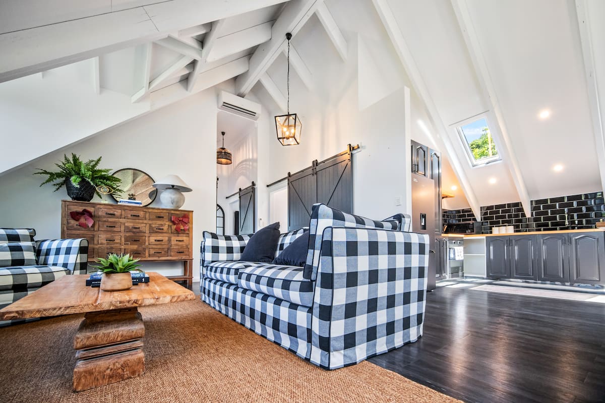 American Style Barn House On 5 Acres & Lakeview — photo via the host's Airbnb listing