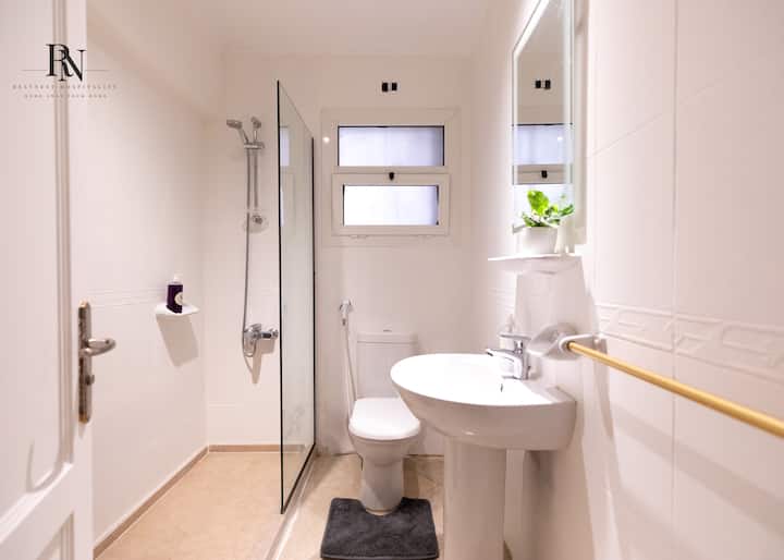 Marvelous 1 BDR In Rehab City: Full bathroom