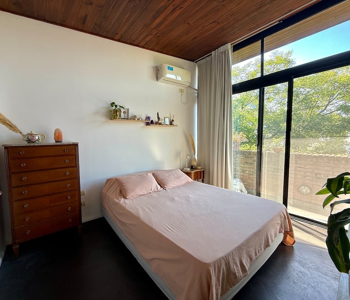 Светлая квартира с 1 спальней, балконом, бассейном и парковкой в San Isidro