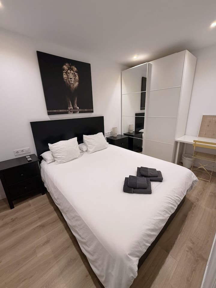 Comfortable Barceloneta Beachside Apartment - Barcelona