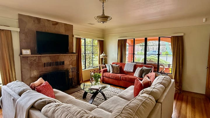 Historic Dr. Gunn House | Walk To Downtown - Kelseyville, CA