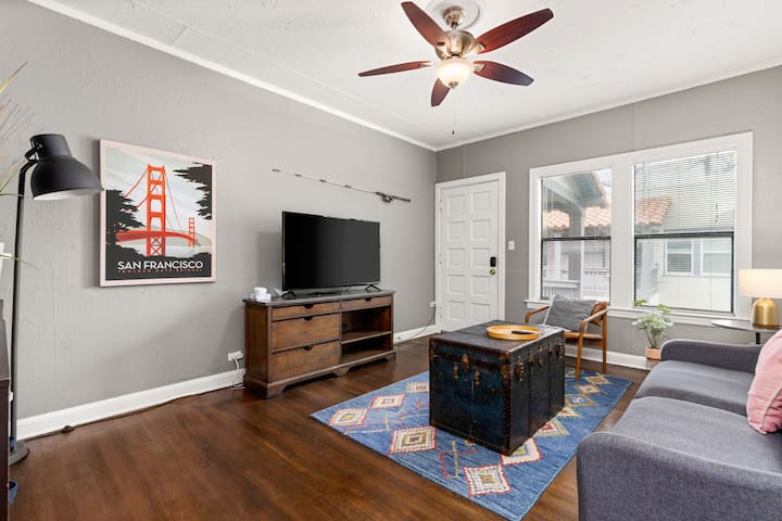 Charming 1940s Apt Near Downtown - San Antonio, TX