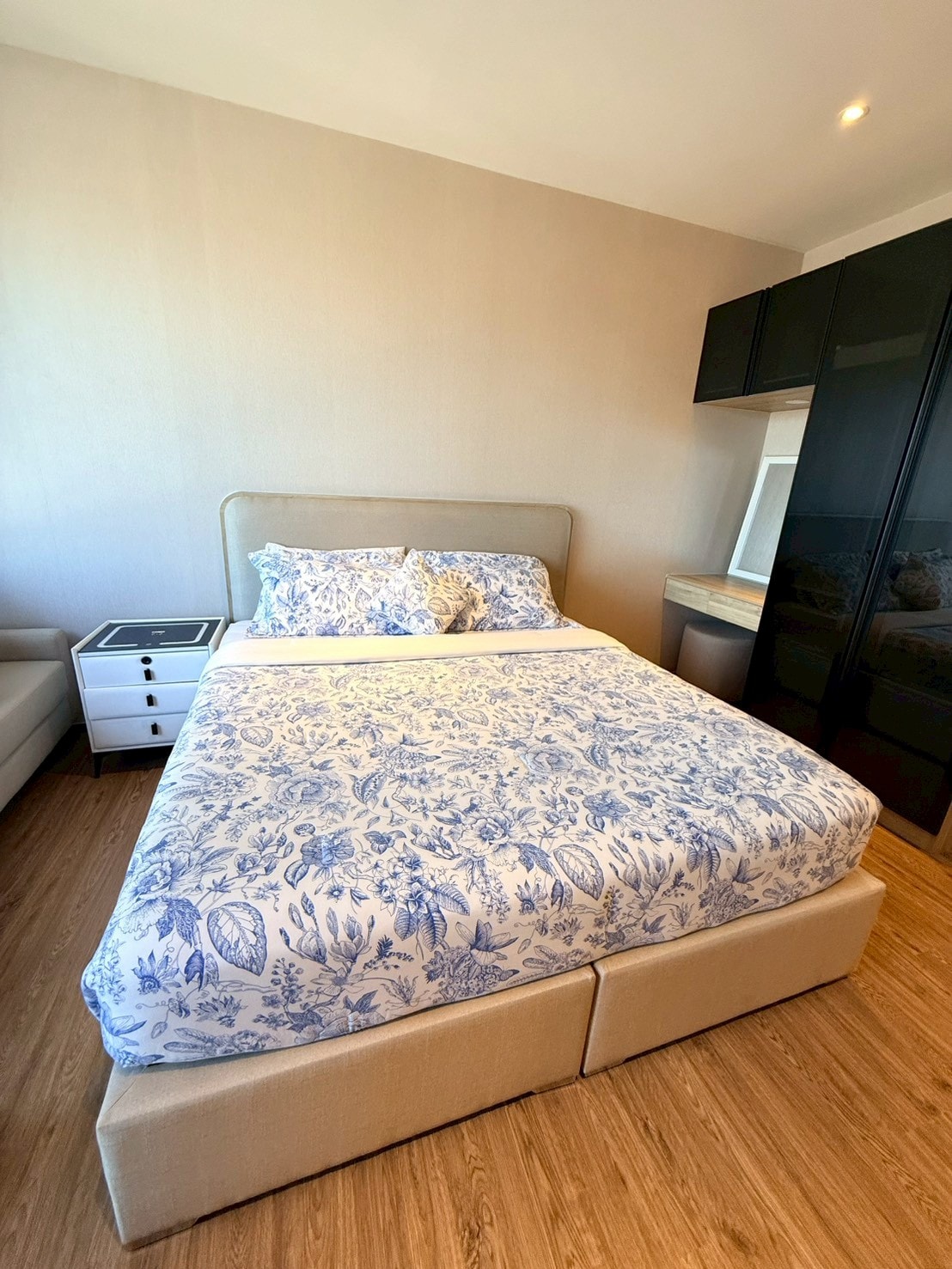 Luxury Room Pattaya thumbnail 9