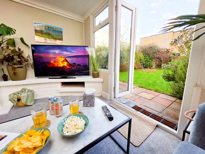 Central 2-bed Flat | Beach, Station & Long Stays - Folkestone
