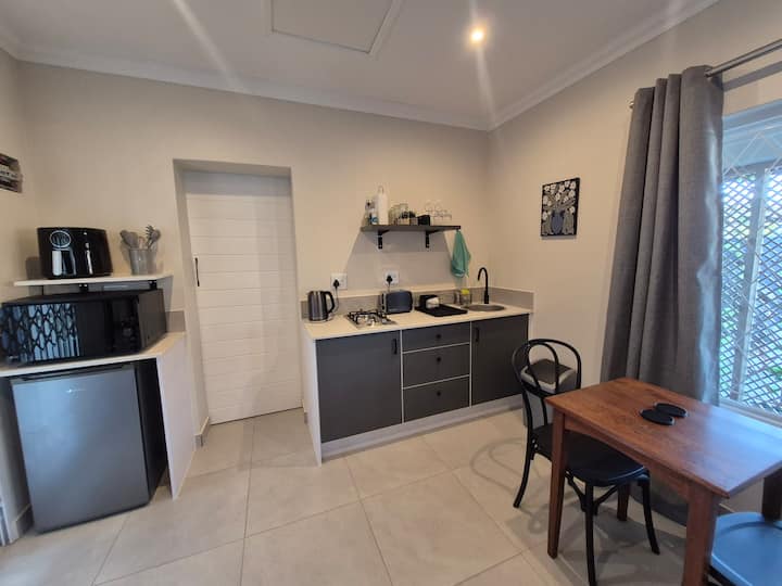 Indigo Alley - Studio With Patio And Views - Durban