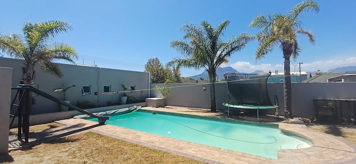Spacious, Secure And Entertaining House To Rent - サマセット・ウェスト