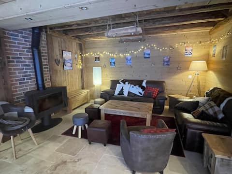 Annonce Airbnb populaire: The Forestier Refuge 14 p cozy in the heart of nature à Anould