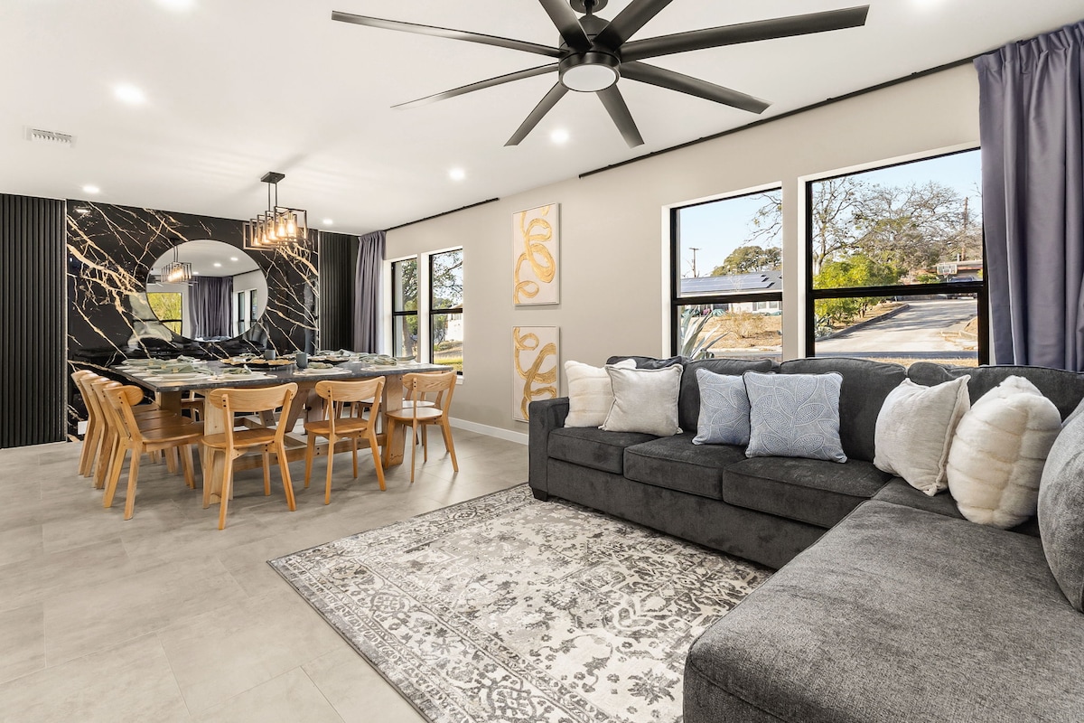 Top performing Airbnb: Lone Star Luxe Getaway, HotTub, Patio, Games, 20+ in North Central