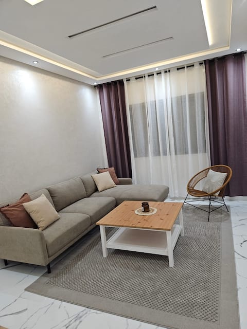Top Airbnb: 10 min from the seaside, Wifi, Families married couples in Bni Makada