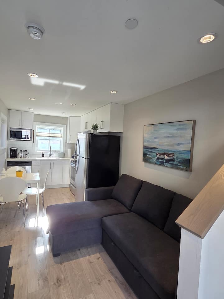 Private Comfortable Guest House - Vancouver