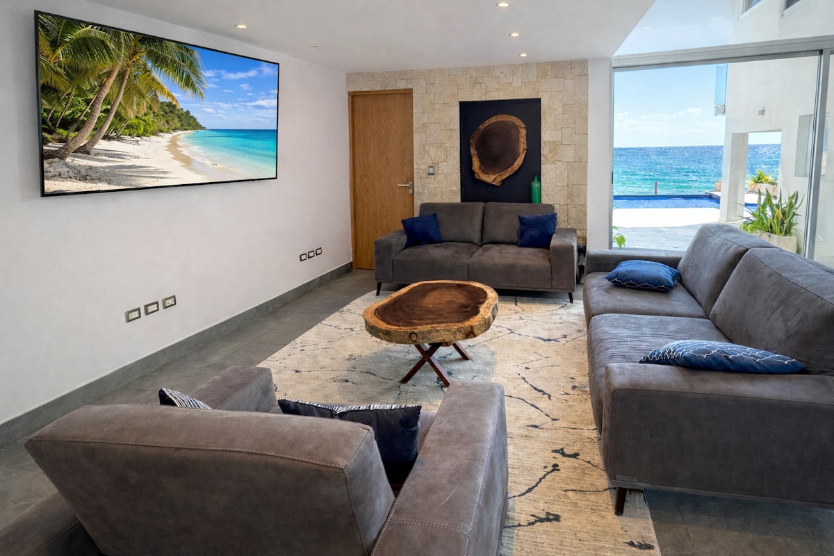 Popular Airbnb listing: Oceanfront Caribbean Villa • 6BR • Sleeps 14 in Puerto Aventuras