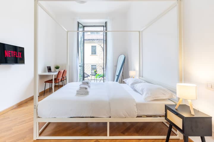 [Duomo 15 Min Walk - Historic Center] 4 Bedrooms - Milan