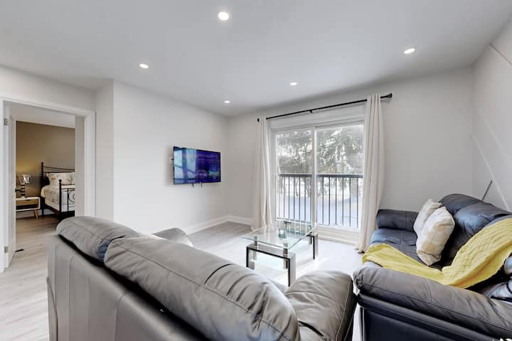 Family-friendly Richmond Hill Home • Free Parking - Vaughan