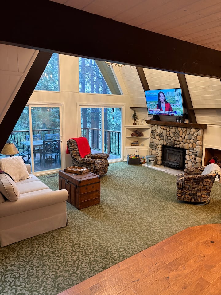 Stunning Views Grizzly Cabin In The Pines - Lake Arrowhead, CA