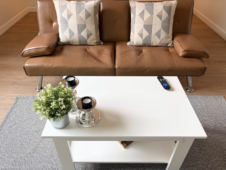Stunning & Resort-style Hollywood Condo, Brand-new - Los Angeles, CA