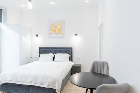 Popular Airbnb listing: Golden Circle Suite in Oradea