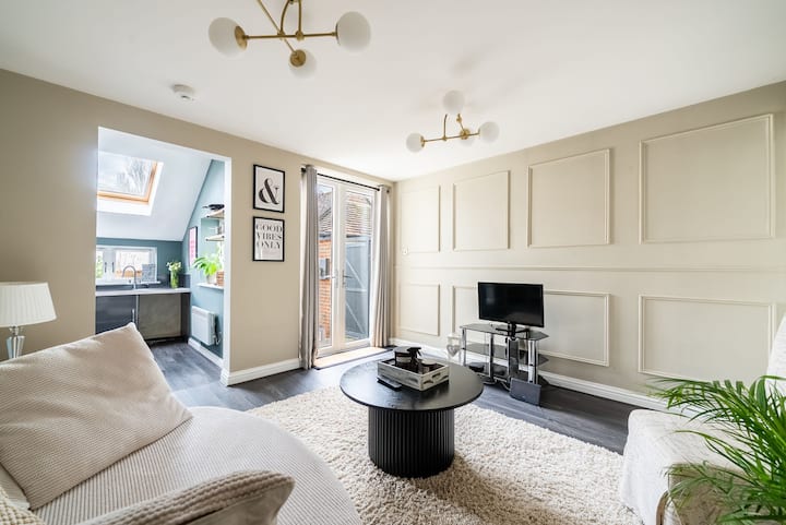 1 Bedroom Hidden Gem - Redhill