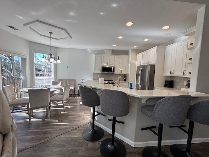 Comfortable 4BR Getaway for Families & Friends